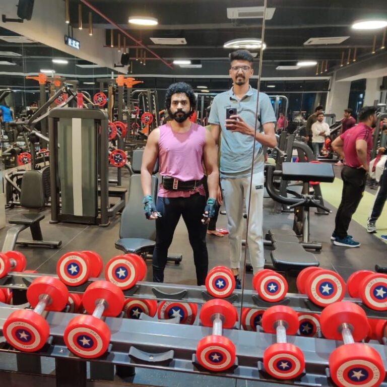 Bigg Boss fame Singer Utkarsh Shinde & Asia’s Tallest Boy Yashwant Raut are found flexing their muscles