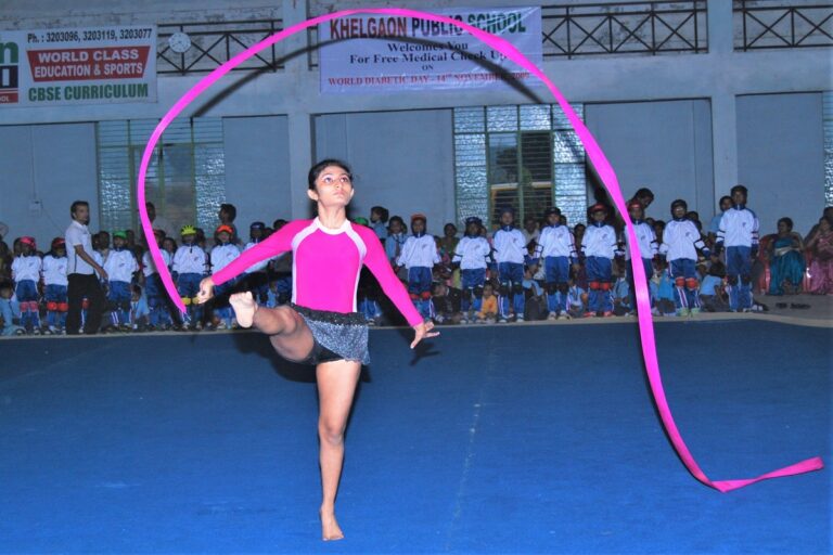 <strong>Rituparna Chatterjee combines sports and fitness playfully– Glide into her gymnastics world!</strong>